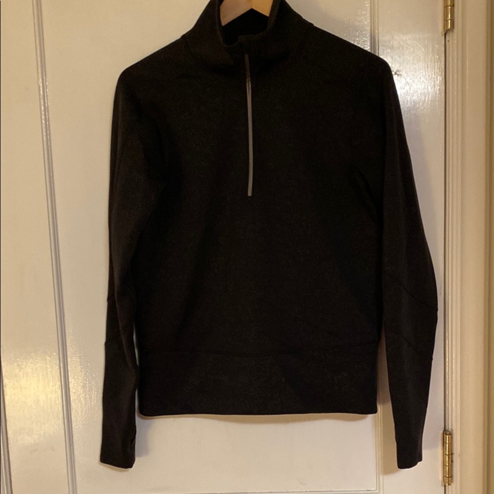 Lululemon half zip black long sleeve top w thumb holes and back pocket. M